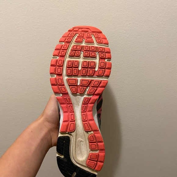 nike tennis shoes - Picture 4 of 8